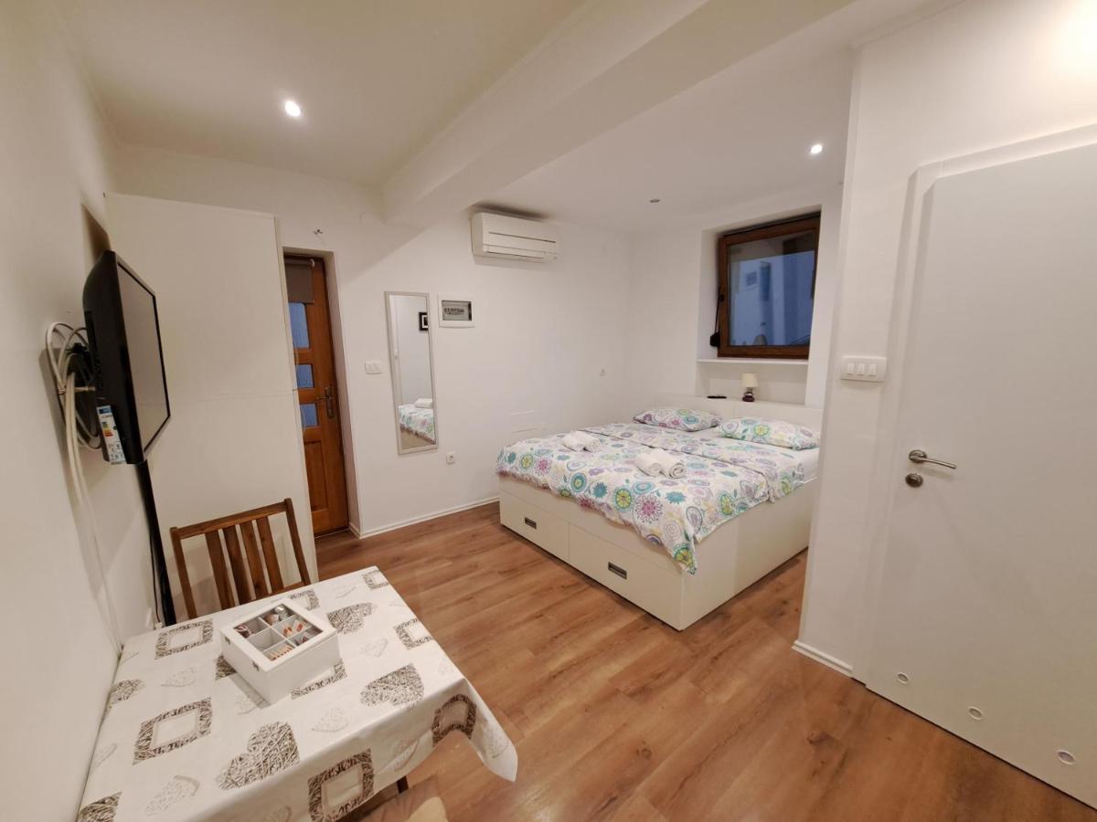 Meressa Nina&Leo Studio Apartments Novigrad  ภายนอก รูปภาพ
