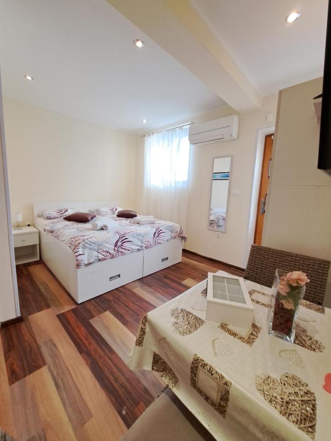 Meressa Nina&Leo Studio Apartments Novigrad  ภายนอก รูปภาพ