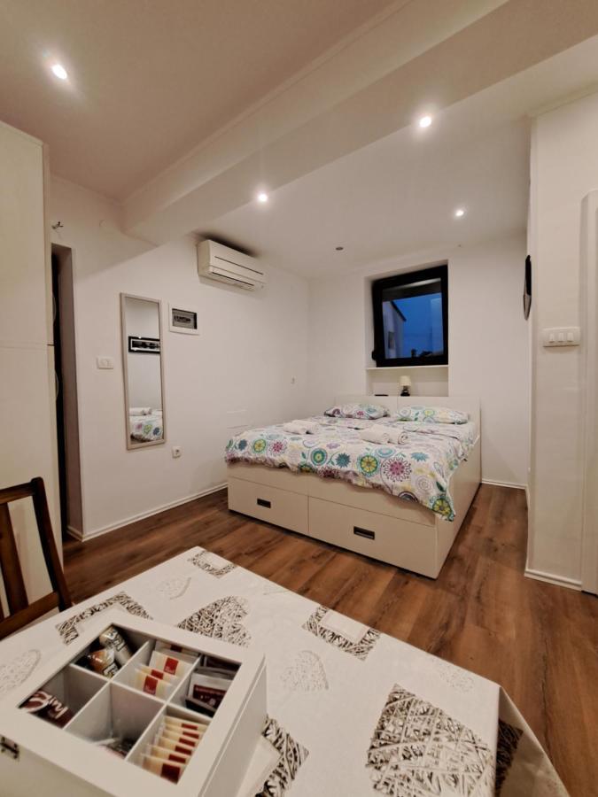 Meressa Nina&Leo Studio Apartments Novigrad  ภายนอก รูปภาพ