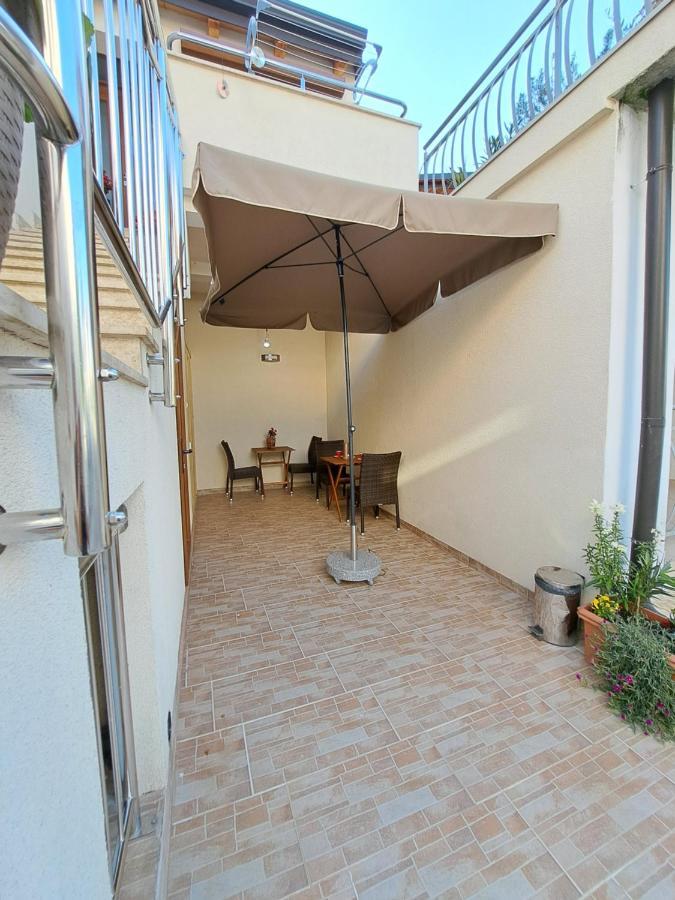 Meressa Nina&Leo Studio Apartments Novigrad  ภายนอก รูปภาพ